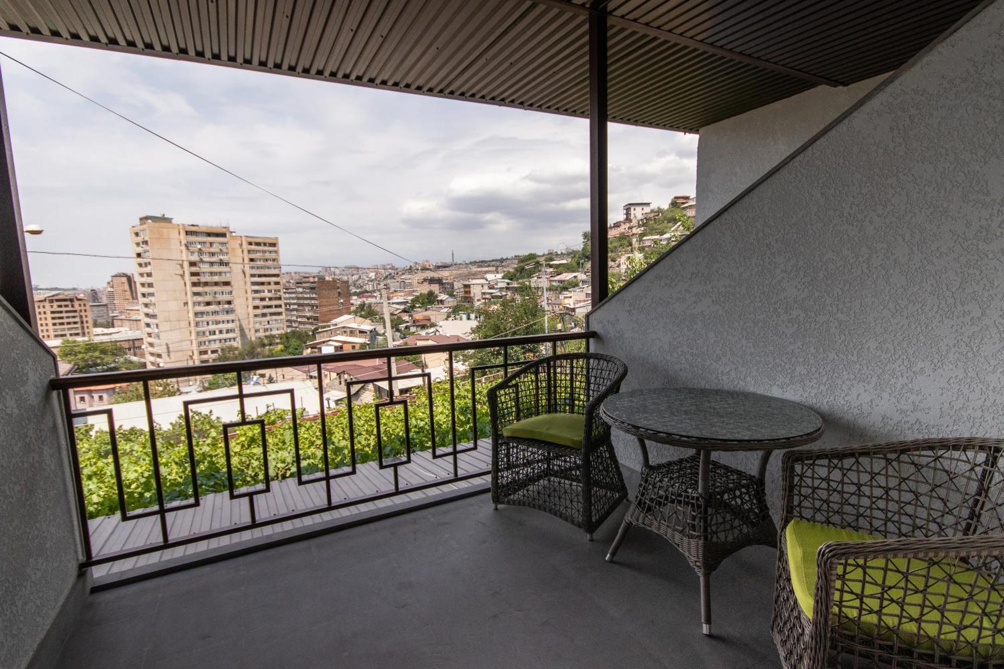 Hillside Guest House Jerevan Buitenkant foto