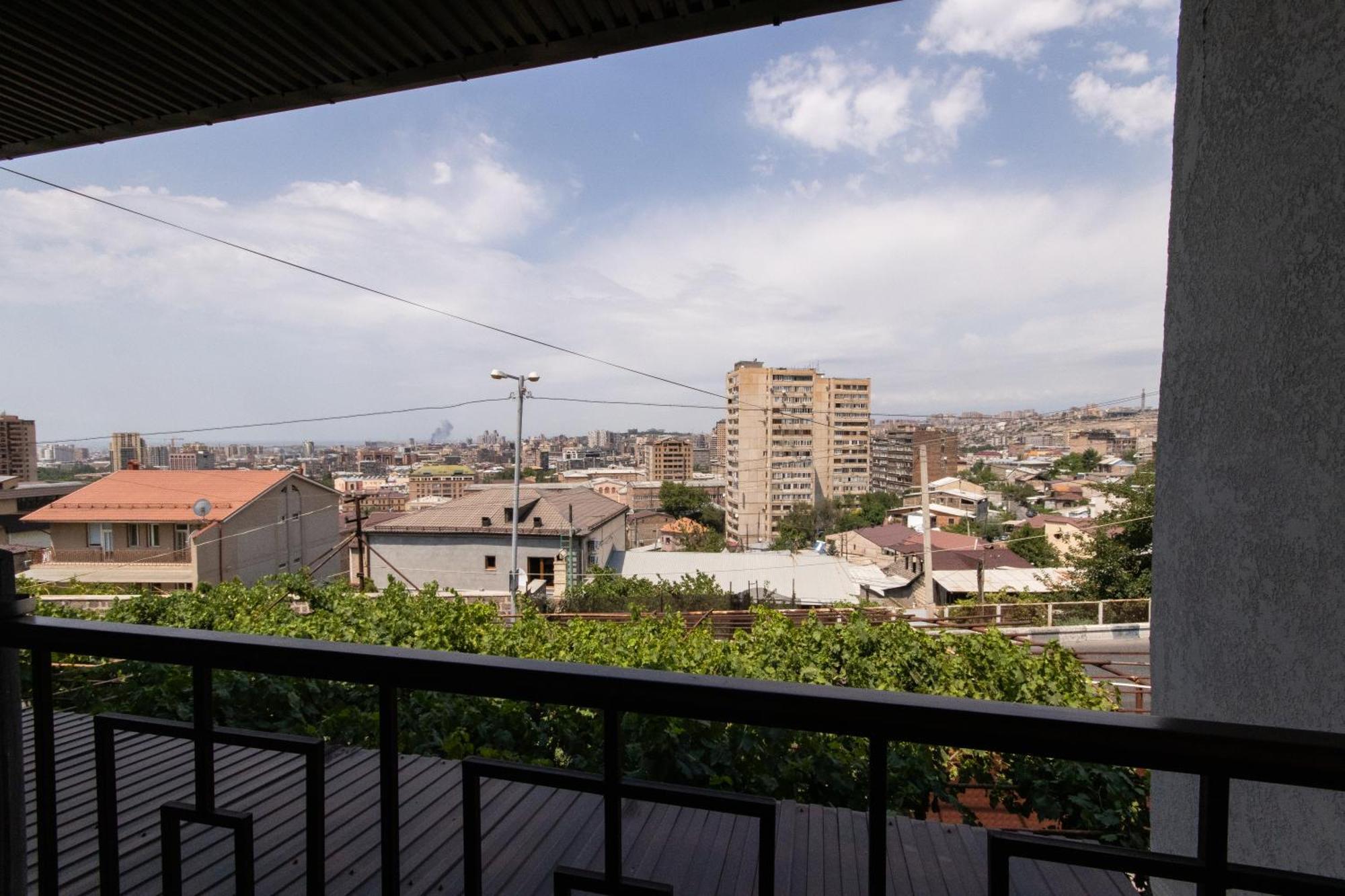 Hillside Guest House Jerevan Buitenkant foto