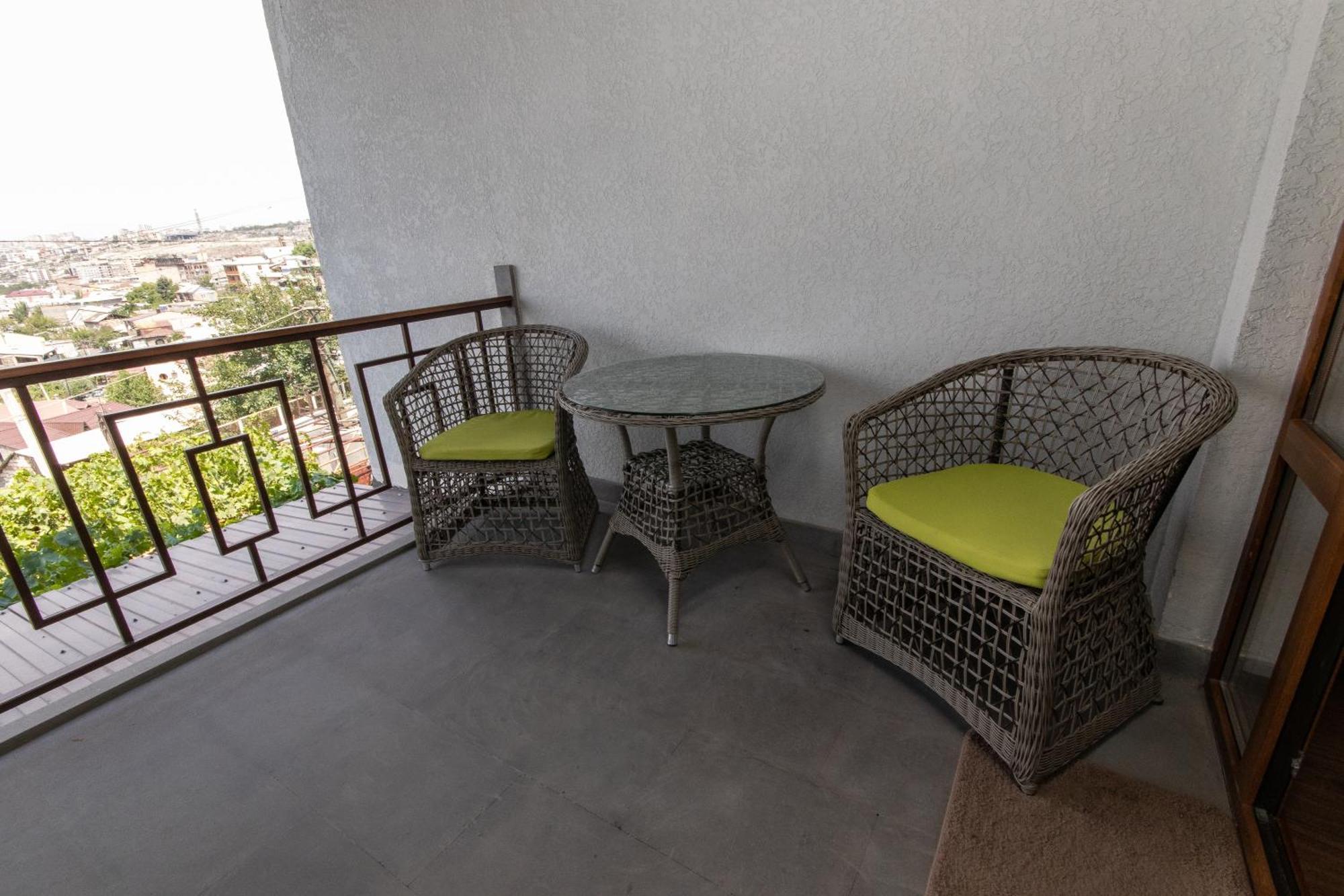 Hillside Guest House Jerevan Buitenkant foto