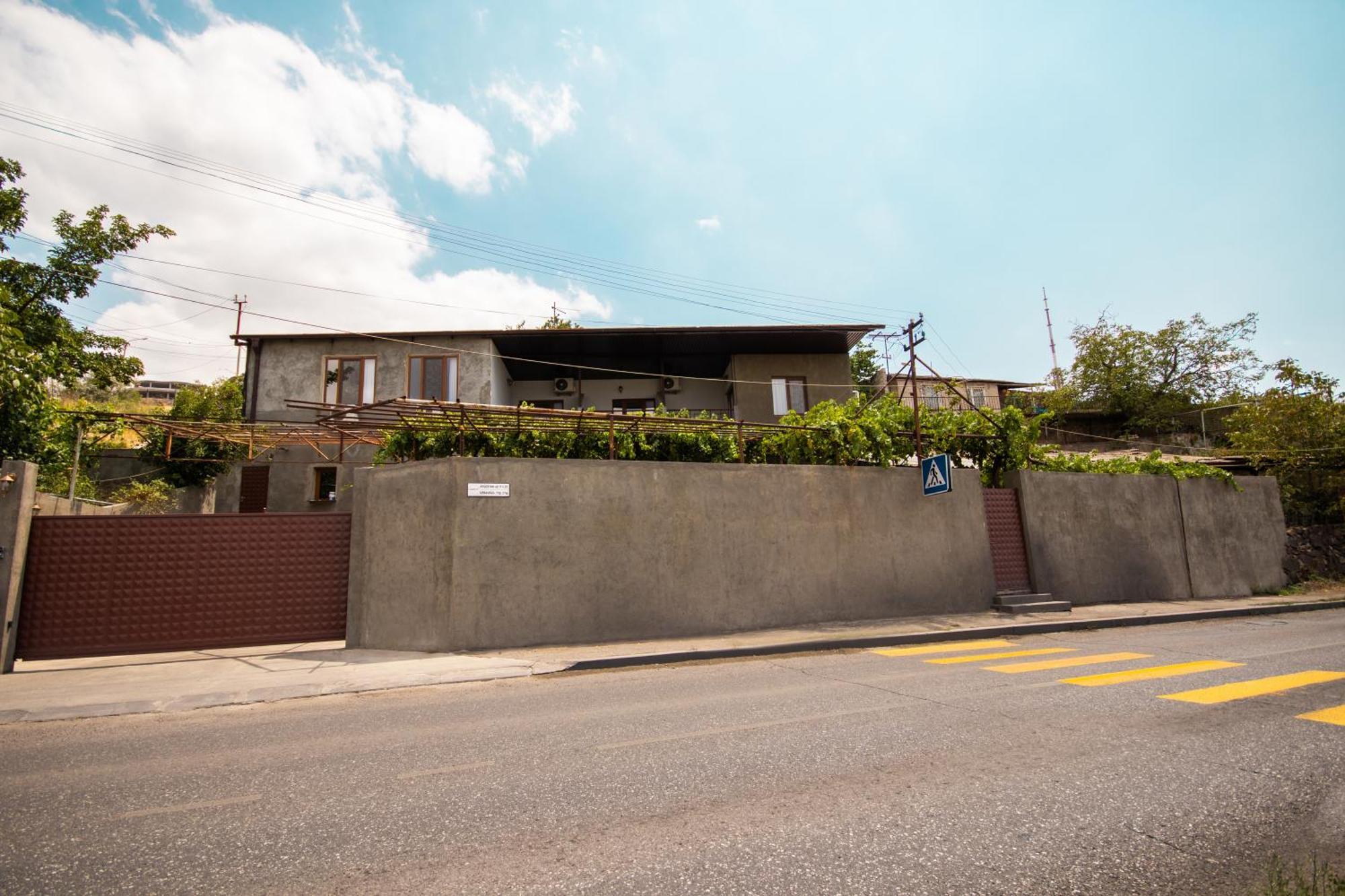 Hillside Guest House Jerevan Buitenkant foto