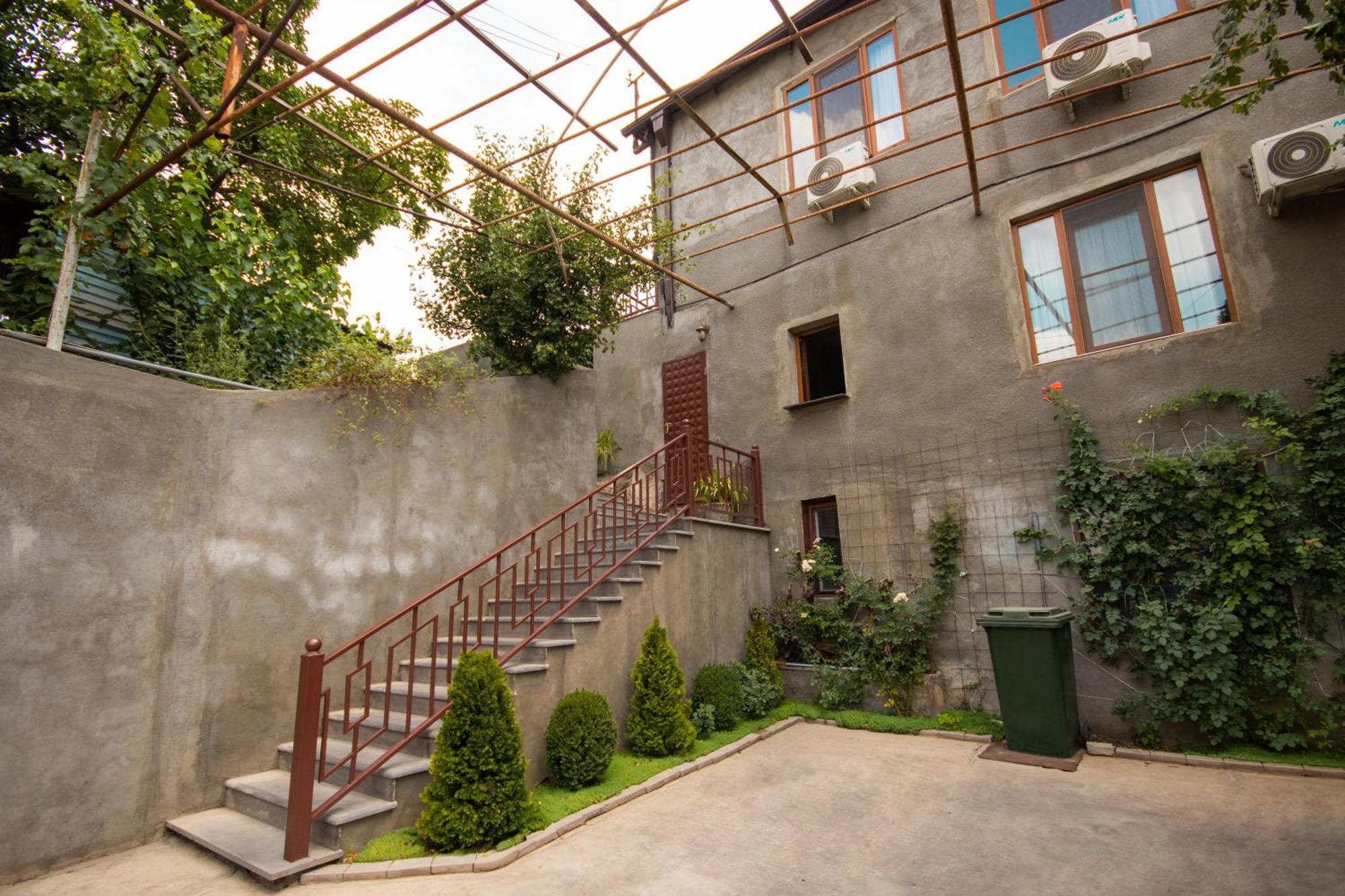 Hillside Guest House Jerevan Buitenkant foto
